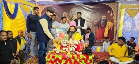 श्रीमद्भागवत कथा में अविन शर्मा ने किया व्यासपीठ का सम्मान