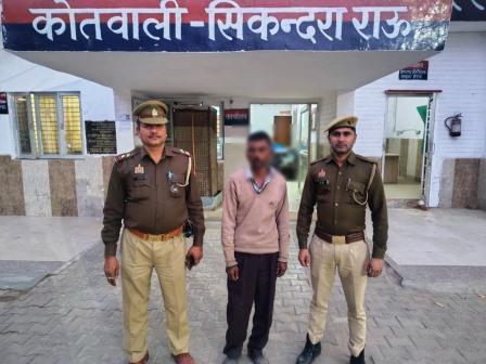 सिकन्द्राराऊ पुलिस व एसओजी की संयुक्त कार्रवाई में 20 घंटे में 8 वर्षीय बच्ची सकुशल बरामद, अपहरणकर्ता गिरफ्तार