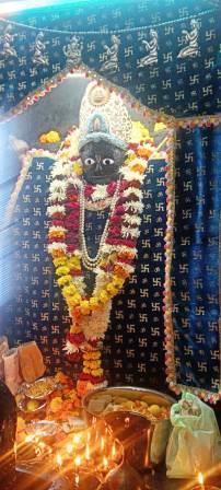 शनिवार (20/12/25) दर्शन श्री शनिदेव जी महाराज, चूना वाला डंडा सादाबाद गेट हाथरस