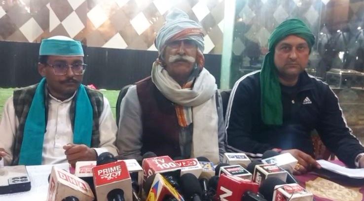 जांच अधिकारी हो निलंबित, झोला छाप चिकित्सक के खिलाफ हो एफआईआर, नहीं थम रहाछत्तीसगढ़ पुलिस के सिपाही महाराज सिंह की मौत का मामला, परिजनों ने प्रेस वार्ता कर उच्च स्तरीय जांच की मांग की, जलसमाधि लेने की चेतावनी