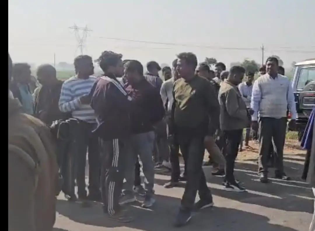 सादाबाद : सड़क हादसे में बाइक सवार की मौत, मई कंजौली मार्ग पर हुई कार और बाइक की भिड़ंत