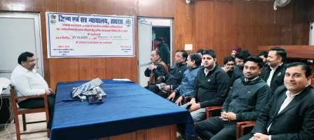 जनपद न्यायालय में कर्मचारियों के लिए शिष्टाचार पर प्रशिक्षण सत्र आयोजित