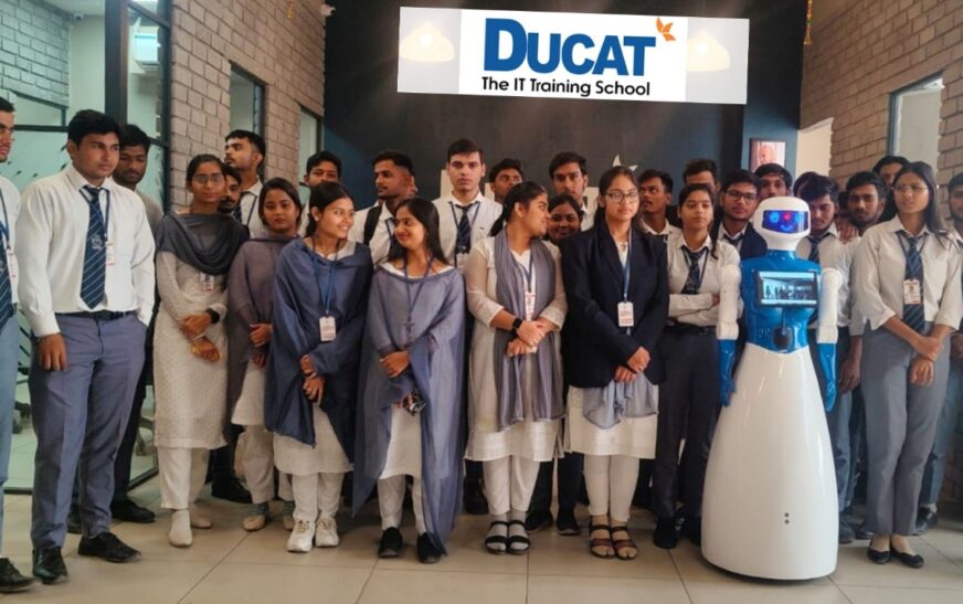 राजीव एकेडमी के छात्र-छात्राओं ने किया डुकैट कम्पनी का शैक्षिक भ्रमण, बीसीए विद्यार्थियों को मिला आईटी तकनीक का व्यावहारिक अनुभव