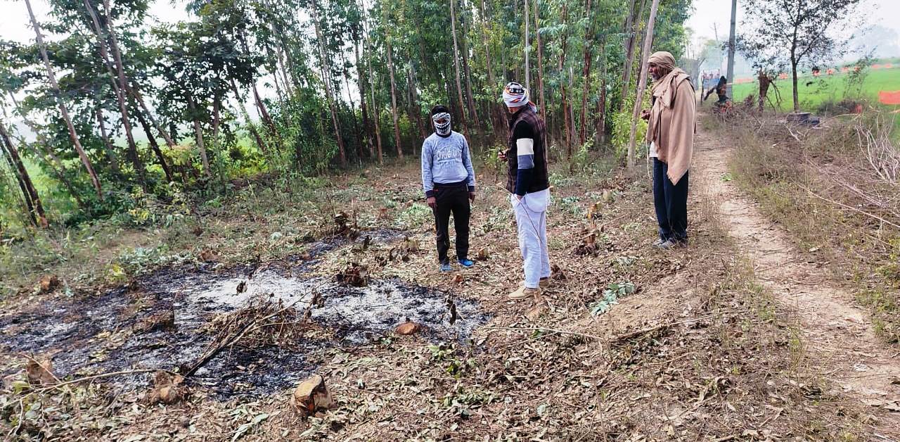 हसायन : वन विभाग के अधिकारियों पर किसान से अवैध वसूली का आरोप