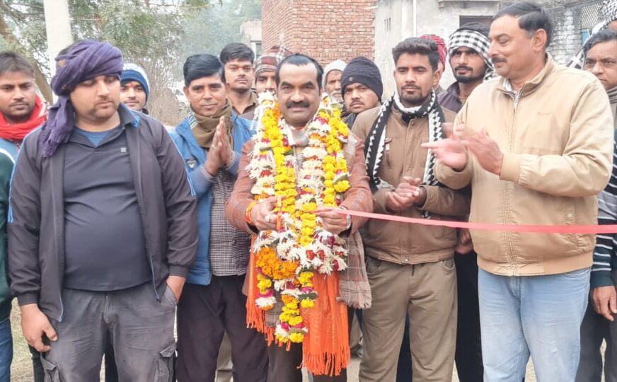 गांव संगीला में सीसी टाइल्स सड़क निर्माण का शिलान्यास, ब्लॉक प्रमुख रामेश्वर उपाध्याय ने किया उद्घाटन