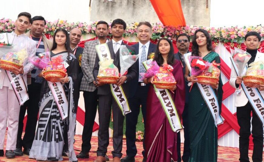 राजेन्द्र लोहिया विद्या मंदिर में विद्यार्थियों का विदाई समारोह आयोजित, विद्यालय प्रबंधक कपिल लोहिया ने विद्यार्थियों को उपहार भेंट किये