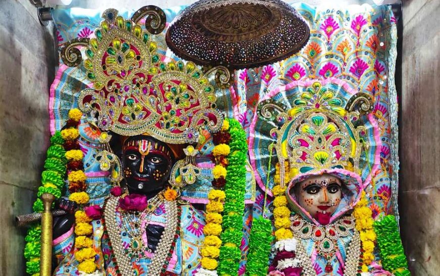 हसायन : नववर्ष पर श्री बलभद्र दाऊजी महाराज मंदिर में हुए भव्य श्रृंगार दर्शन, उमड़े श्रद्धालु