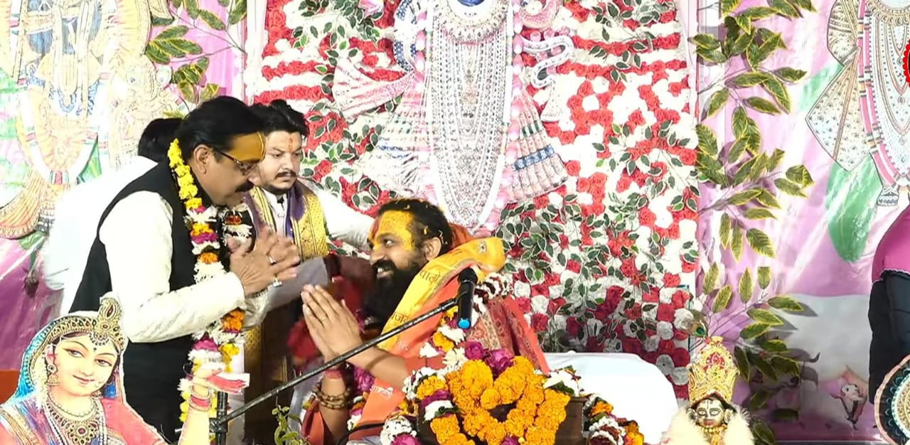 हाथरस में श्री सिद्ध गोपाल सेवा ट्रस्ट समिति ने किया कथा व्यास का स्वागत