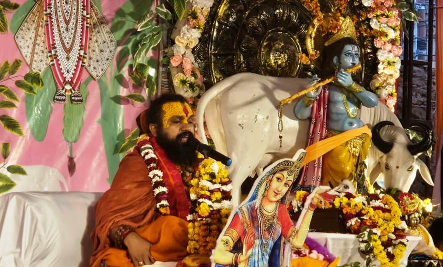 बलकेश्वर महादेव पर श्रीमद्भागवत कथा के चौथे दिन नंदोत्सव की धूम, कृष्ण जन्म की कथा सुन भक्त हुए भाव-विभोर