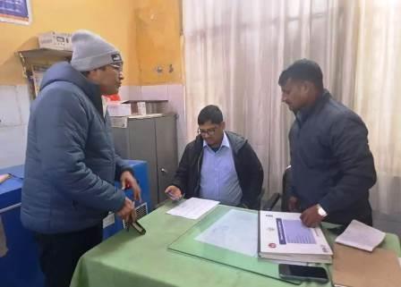 सादाबाद : एसडीएम ने टटोली स्वास्थ्य सेवाओं की नब्ज, सामुदायिक स्वास्थ्य केंद्र के निरीक्षण के दौरान एसडीएम ने दिए जरूरी निर्देश