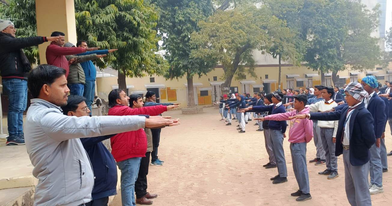 सादाबाद इंटर कॉलेज में सड़क सुरक्षा जागरूकता कार्यक्रम का आयोजन