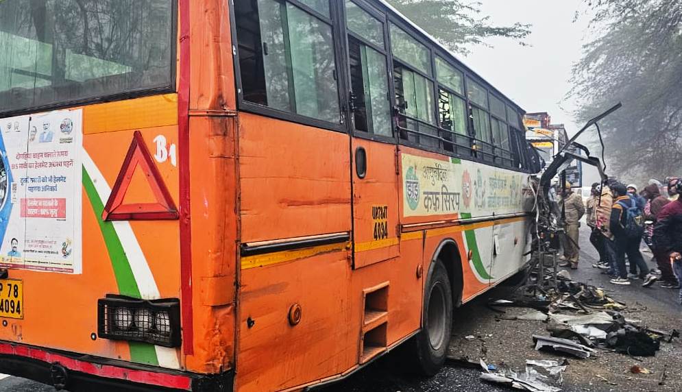 रोडवेज बस और ट्रक की भीषण भिड़ंत, हनुमान चौकी के पास हुआ हादसा, बस चालक सहित तीन गंभीर घायल