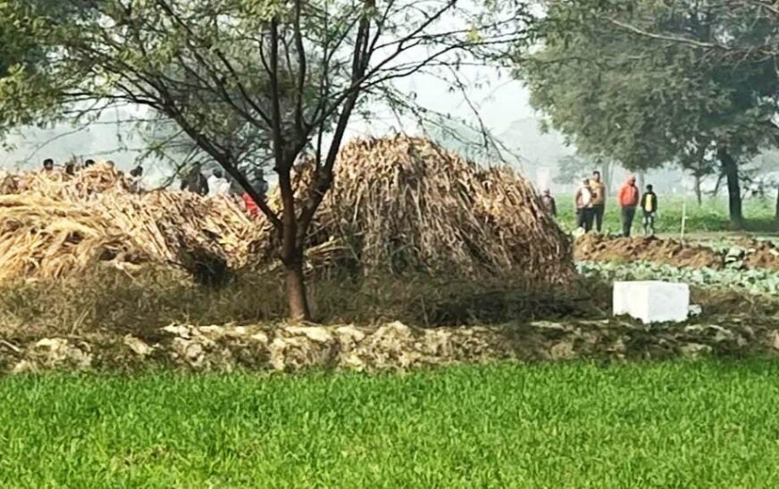 सादाबाद : पुलिस-प्रशासन ने कब्जा मुक्त कराई 28 बीघा भूमि, तहसीलदार ने मौके पर पहुंचकर चलवाई जेसीबी