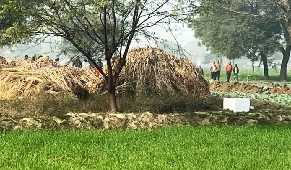 सादाबाद : पुलिस-प्रशासन ने कब्जा मुक्त कराई 28 बीघा भूमि, तहसीलदार ने मौके पर पहुंचकर चलवाई जेसीबी