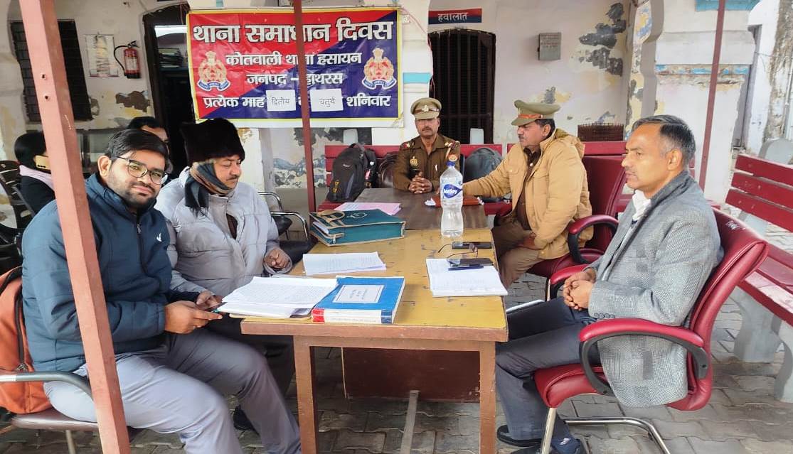 हसायन : समाधान दिवस में नायब तहसीलदार ने सुनीं शिकायतें, दो शिकायतों का मौके पर हुआ समाधान