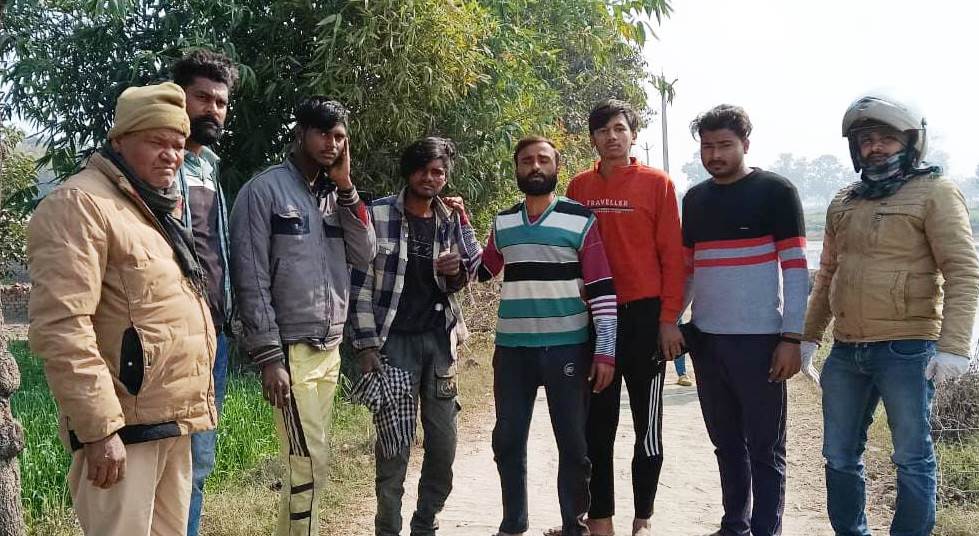 हसायन : कछुए पकड़ रहे दो युवकों को दबोचा, वन्य जीव संरक्षण अधिनियम के तहत हुई कार्रवाई