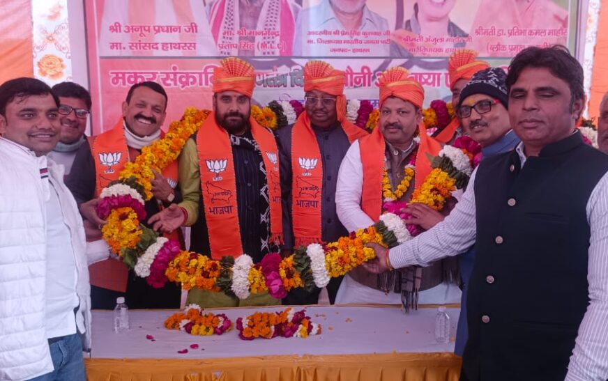 सासनी : मकर संक्रांति पर गाँव सिंघर्र में कबल वितरण कार्यक्रम का हुआ आयोजन