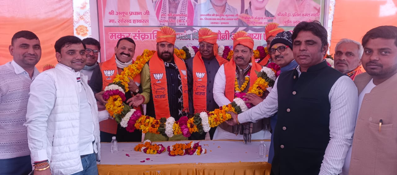 सासनी : मकर संक्रांति पर गाँव सिंघर्र में कबल वितरण कार्यक्रम का हुआ आयोजन