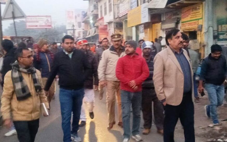 हाथरस में प्रशासन ने चलाया अतिक्रमण हटाओ अभियान, अलीगढ़ रोड व घंटाघर के आसपास अस्थाई कब्जे हटाए, दोबारा कब्जे पर कार्रवाई की चेतावनी