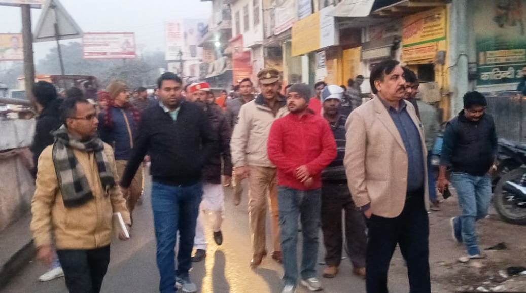 हाथरस में प्रशासन ने चलाया अतिक्रमण हटाओ अभियान, अलीगढ़ रोड व घंटाघर के आसपास अस्थाई कब्जे हटाए, दोबारा कब्जे पर कार्रवाई की चेतावनी