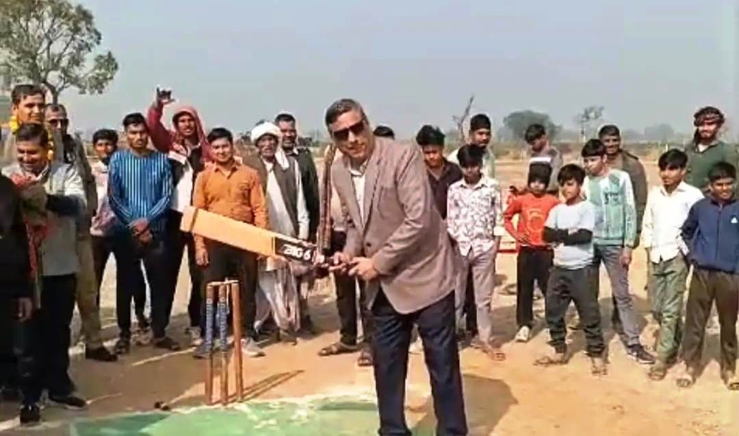 प्रतियोगिताओं से प्रतिभाओं को मिलता है मंच, सलेमपुर में विधायक गुड्डू चौधरी ने किया क्रिकेट टूर्नामेंट का उद्घाटन