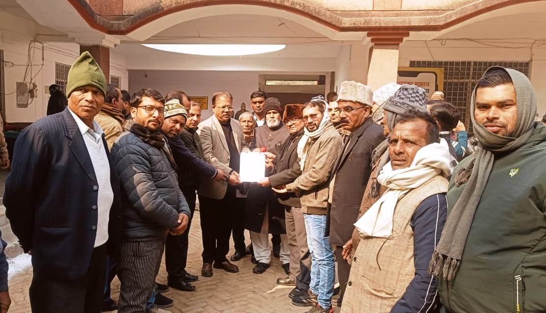 सिकंदराराऊ : मणिकर्णिका घाट विध्वंस के विरोध में बघेल समाज ने राष्ट्रपति के नाम एसडीएम को ज्ञापन सौंपा