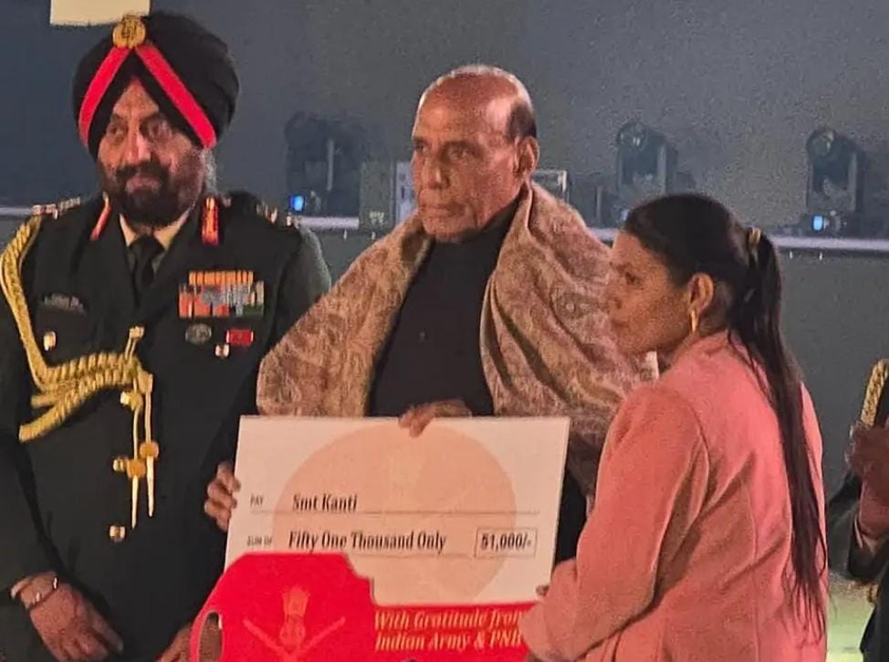 सादाबाद : नगला मनी के जवान को मरणोपरांत मिला सेना मेडल, आर्मी-डे पर जयपुर में आयोजित कार्यक्रम में पत्नी और मां को सौंपा गया मेडल और चेक