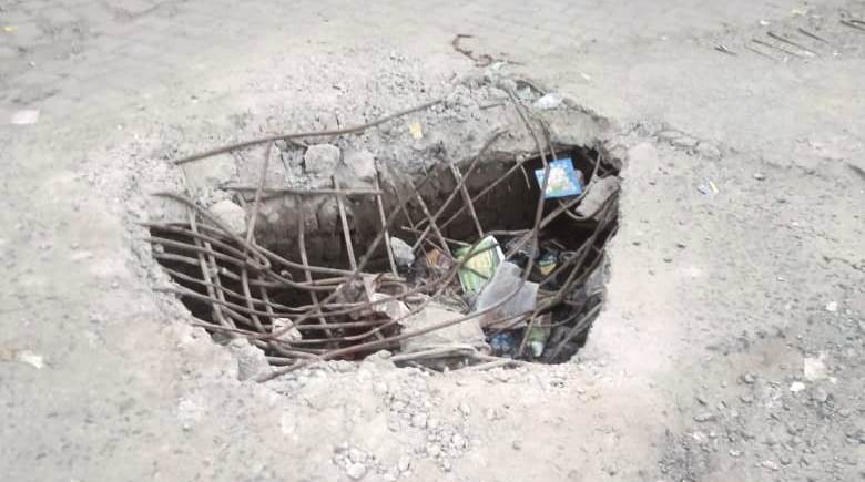 आगरा रोड पर टूटी पुलिया से बढ़ा जोखिम, दर्जनों गाड़ियों का रोज़ाना होता है आवागमन, मरम्मत की मांग