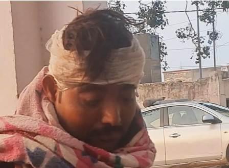 सादाबाद : युवक पर धारदार हथियार से हमला कर मारपीट, पुलिस जांच में जुटी, डायल 112 को कॉल करने का मामला