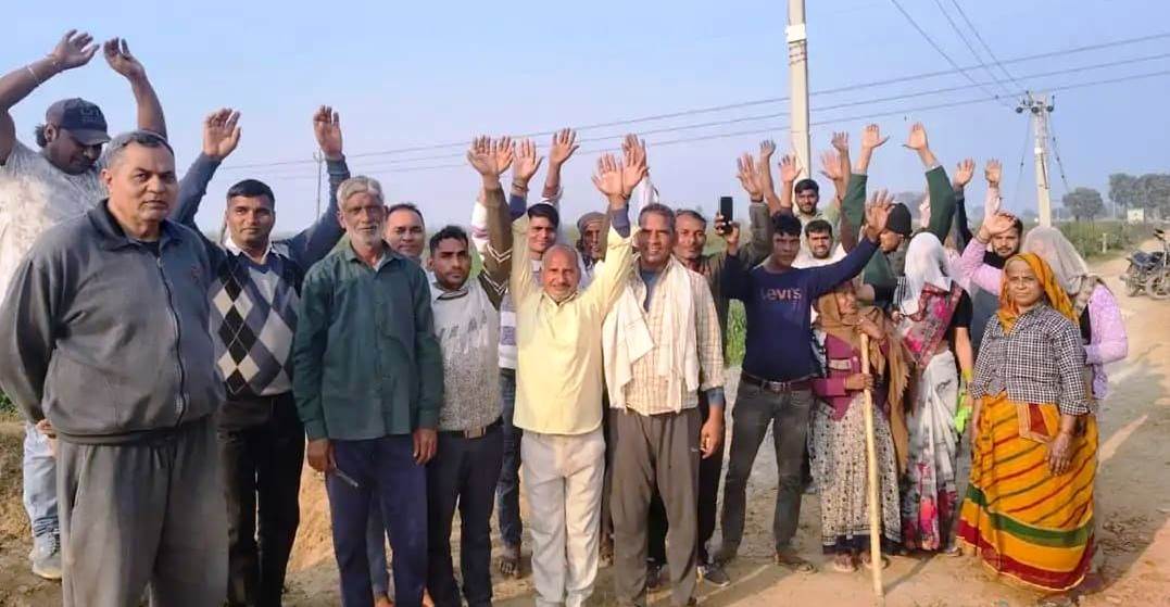 सादाबाद : कजरौठी में घटिया सामग्री से हो रहा नाला निर्माण, ग्रामीणों ने जताई कड़ी नाराजगी