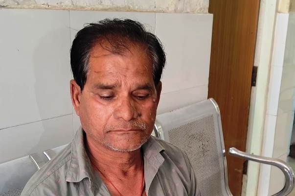 सिकंदराराऊ : ग्राहक के सामान को लेकर व्यापारियों में हुई मारपीट, अलग-अलग समुदाय के व्यापारियों में झगड़ा होने से गरमाया मामला, एक की हालत गंभीर