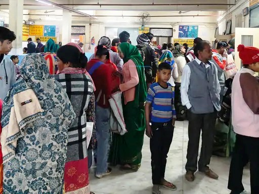 बदलते मौसम में बच्चों पर भारी पड़ रहा सर्दी का असर, जिला अस्पताल की ओपीडी में 150 से अधिक बच्चों ने लिया इलाज, बच्चों में इम्यूनिटी कमजोर होने से बढ़ रहे केस