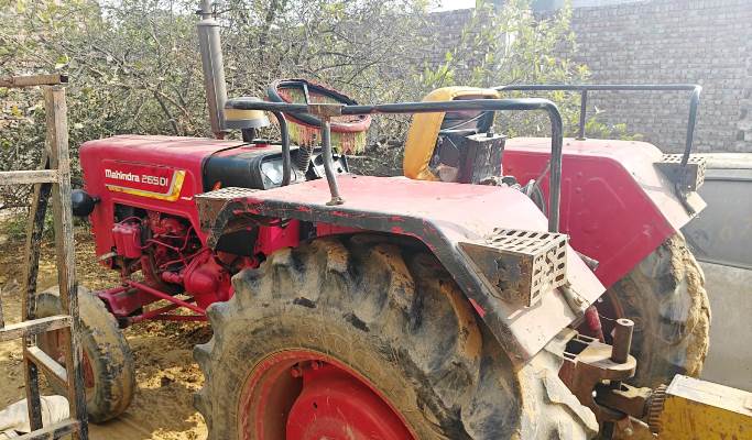 चेकिंग के दौरान सादाबाद पुलिस ने पकड़ा शातिर वाहन चोर, चोरी का महिन्द्रा ट्रैक्टर-ट्रॉली बरामद