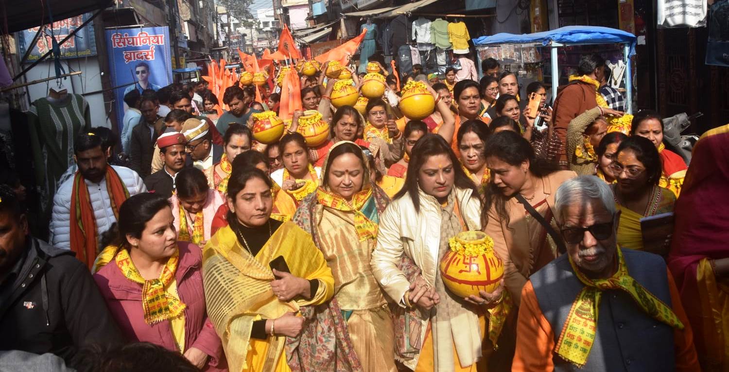 हाथरस में हिन्दू सम्मेलनों के जनजागरण हेतु महिलाओं ने निकाली कलश यात्रा, जगह-जगह पुष्पवर्षा कर हुआ स्वागत, जय श्री राम और भारत माता की जय के नारे लगे