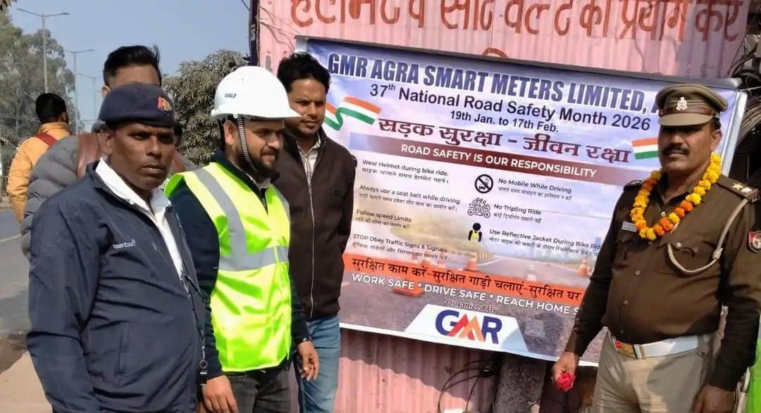 सादाबाद : सड़क सुरक्षा को लेकर चलाया जागरूकता अभियान, पुलिस कर्मियों का किया सम्मानित