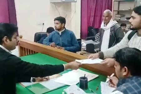 सादाबाद : जनसुनवाई के दौरान सुनी गई एसआईआर संबंधी शिकायतें, मौके पर शिकायतों का निस्तारण, मतदाता सूची को दुरुस्त करने पर जोर