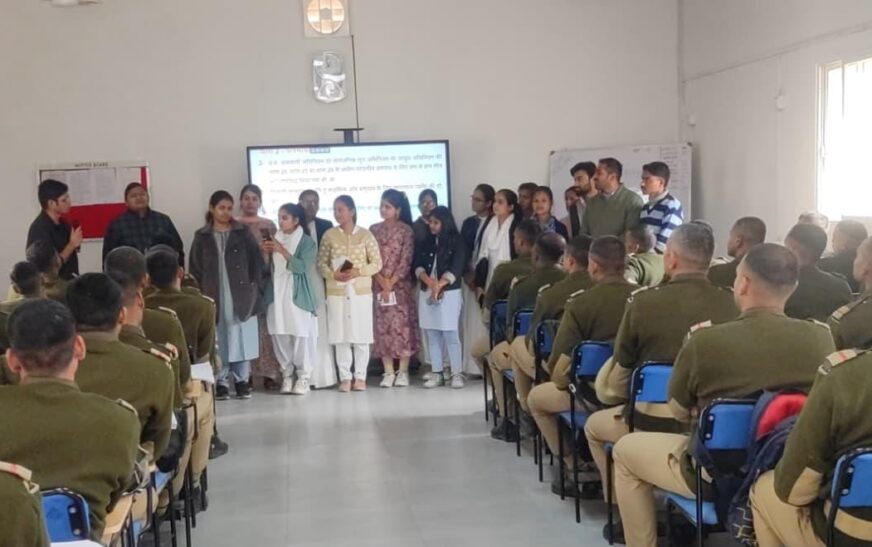 छात्र-छात्राओं को साइबर अपराधों से बचाव और ऑनलाइन शिकायत की प्रक्रिया बताई