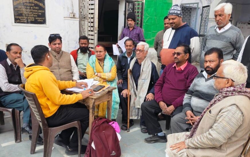 हाथरस नगर में SIR अभियान को लेकर सदर विधायक अंजुला सिंह ने बूथों का किया निरीक्षण