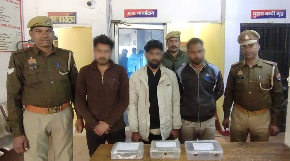 रूहेरी तिराहे पर बाइक-मोबाइल लूटने वाले तीन बदमाश गिरफ्तार, अवैध तमंचा और कारतूस बरामद