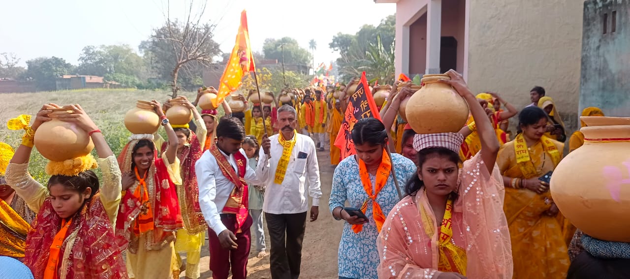 सासनी : श्री राम मंदिर अयोध्या के दो वर्ष पूरे होने पर निकाली शोभायात्रा, जमकर मनाया जश्न