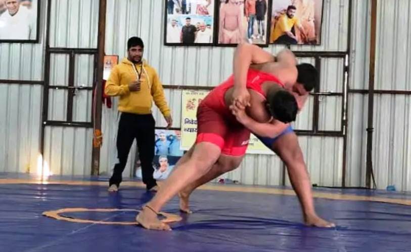 सादाबाद : राज्य स्तरीय प्रतियोगिता के लिए पहलवानों का चयन, जिला कुश्ती संघ द्वारा ट्रायल के जरिए किया पहलवानों का चयन