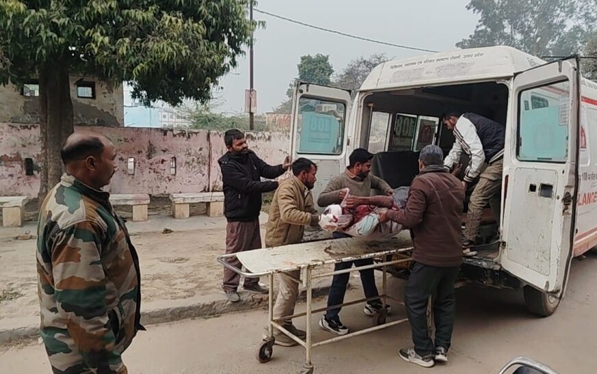 हसायन : युवक ने गाली-गलौज व मारपीट का लगाया आरोप, घायल व्यक्ति को गंभीर हालत में जिला अस्पताल किया रेफर