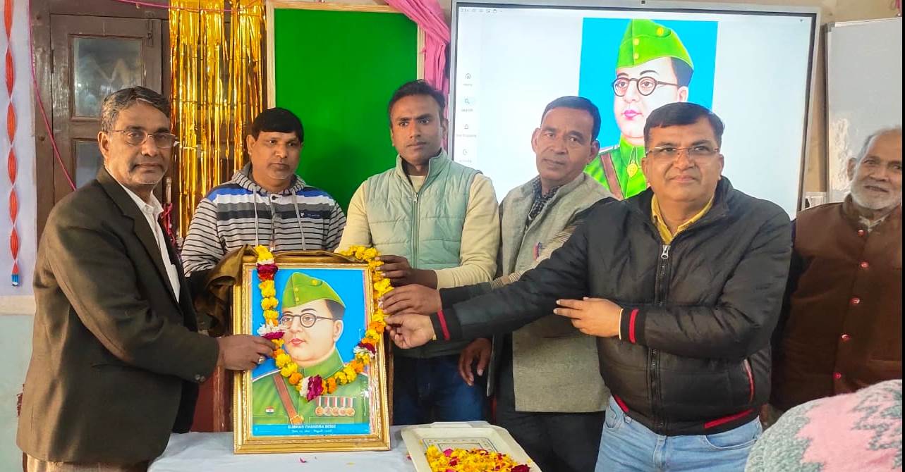 सादाबाद : कॉलेज में मनाई गई नेताजी की जयंती और बसंत पंचमी, जयंती पर सुभाष चंद्र बोस के बलिदान के बारे में छात्र-छात्राओं को बताया