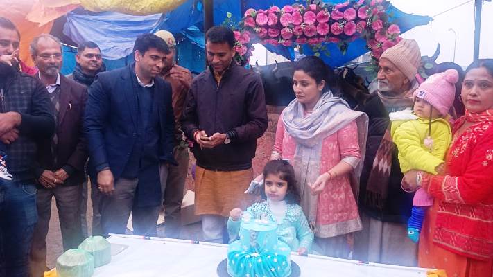 वरिष्ठ पत्रकार ने पेश की अनूठी मिसाल, यतेंद्र शर्मा ने अपनी बेटी के जन्मदिन पर गौशाला में किया प्रसादी का आयोजन, डीएम बोले – गौमाता की सेवा और सरंक्षण के लिए गौशाला में मनाएं अपना विशेष दिन