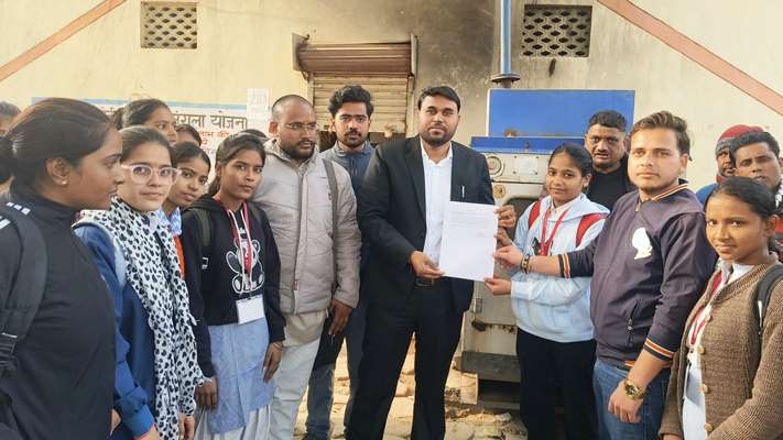 सरस्वती महाविद्यालय के मुख्य मार्ग निर्माण को लेकर एबीवीपी का प्रदर्शन, ईओ ने दिया 31 मार्च से पहले सड़क बनवाने का आश्वासन, मांग पूरी नहीं होने पर बड़े आंदोलन की चेतावनी