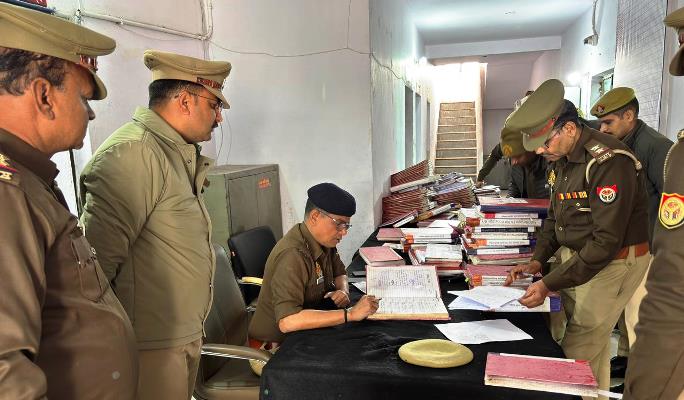 अपर पुलिस अधीक्षक ने थाना सादाबाद का वार्षिक निरीक्षण किया, दिए सख्त दिशा-निर्देश