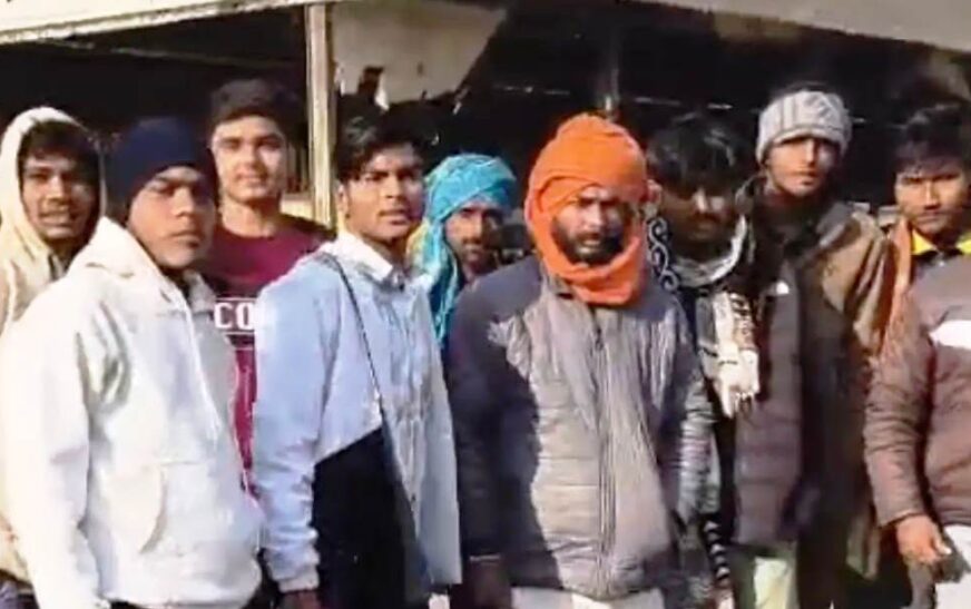 सादाबाद : मंडी समिति के सेप्टिक टैंक में मृत गाय मिलने पर हुआ हंगामा, करणी सेना के पदाधिकारी सहित तमाम गौसेवक मौके पर जुटे