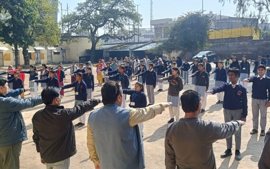 वोट से तय होती है देश की दशा और दिशा, सादाबाद इंटर कॉलेज से निकाली गई जागरूकता रैली, दिलाई शपथ