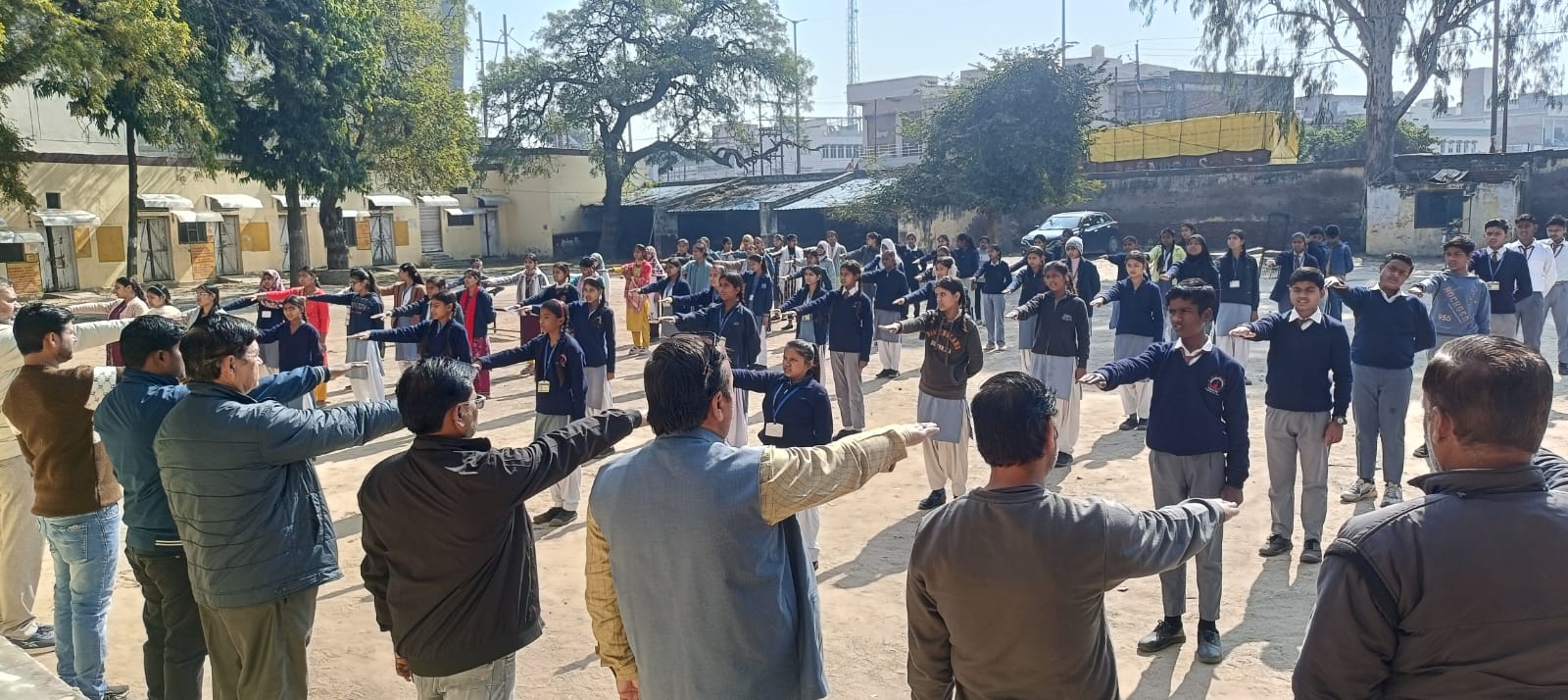 वोट से तय होती है देश की दशा और दिशा, सादाबाद इंटर कॉलेज से निकाली गई जागरूकता रैली, दिलाई शपथ