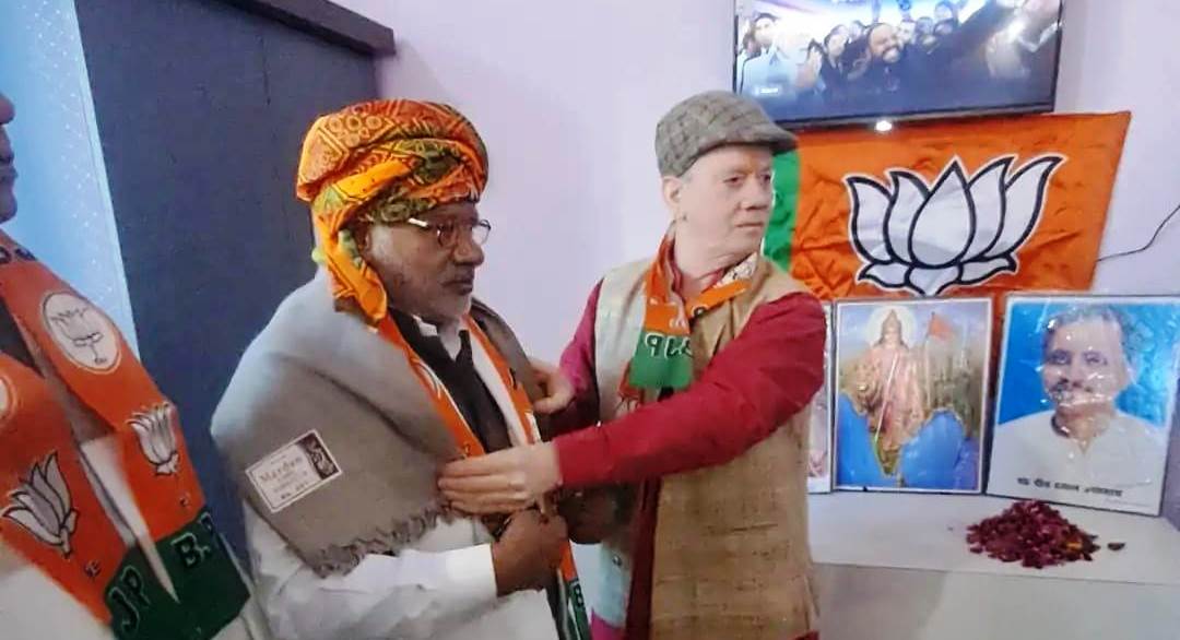 सादाबाद : जिलाध्यक्ष के साथ सुनी पीएम के ‘मन की बात’, राया रोड स्थित भाजपा नेता के कार्यालय पर हुआ कार्यक्रम